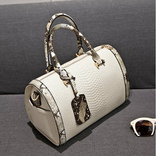 Lade das Bild in den Galerie-Viewer, Super Quality Snakeskin Leather Women Handbag Shoulder Boston Bag Tote Italian Bags Sac A Main Borse Candy Color Luxury Handbags
