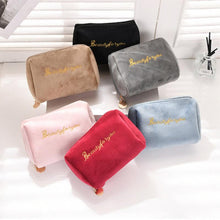 Load image into Gallery viewer, Trousse de Toilette Brodée en Flanelle ciaovie