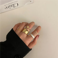 Lade das Bild in den Galerie-Viewer, 17KM Punk Gold Wide Chain Rings Set For Women Girls Fashion Irregular Finger Thin Rings Gift Female Jewelry Party DSers