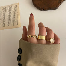 Lade das Bild in den Galerie-Viewer, 17KM Punk Gold Wide Chain Rings Set For Women Girls Fashion Irregular Finger Thin Rings Gift Female Jewelry Party DSers