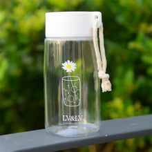 Lade das Bild in den Galerie-Viewer, 500ml Small Daisy Transparent Plastic Water Bottles BPA Free Creative Frosted Water Bottle With Portable Rope Travel Tea Cup DSers