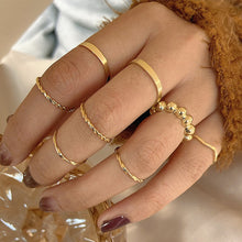 Lade das Bild in den Galerie-Viewer, 17KM Punk Gold Wide Chain Rings Set For Women Girls Fashion Irregular Finger Thin Rings Gift Female Jewelry Party DSers