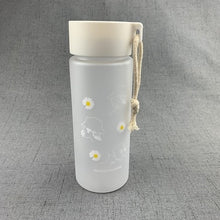 Lade das Bild in den Galerie-Viewer, 500ml Small Daisy Transparent Plastic Water Bottles BPA Free Creative Frosted Water Bottle With Portable Rope Travel Tea Cup DSers
