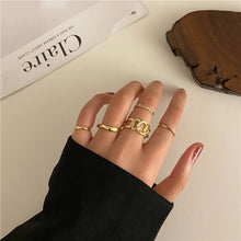 Lade das Bild in den Galerie-Viewer, 17KM Punk Gold Wide Chain Rings Set For Women Girls Fashion Irregular Finger Thin Rings Gift Female Jewelry Party DSers