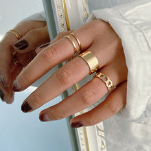Lade das Bild in den Galerie-Viewer, 17KM Punk Gold Wide Chain Rings Set For Women Girls Fashion Irregular Finger Thin Rings Gift Female Jewelry Party DSers