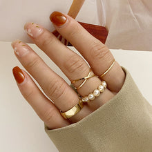 Lade das Bild in den Galerie-Viewer, 17KM Punk Gold Wide Chain Rings Set For Women Girls Fashion Irregular Finger Thin Rings Gift Female Jewelry Party DSers