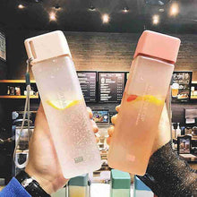 Lade das Bild in den Galerie-Viewer, 1 pcs 450ml transparent square plastic frosted cup outdoor cold juice sports with portable milk rope water cup DSers