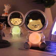 Lade das Bild in den Galerie-Viewer, Pet Astronaut Lamp nebula-light.com
