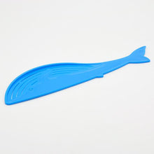 Lade das Bild in den Galerie-Viewer, Whale Shaped Plastic Pot Straine