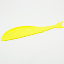 Lade das Bild in den Galerie-Viewer, Whale Shaped Plastic Pot Straine