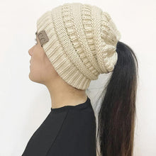 Lade das Bild in den Galerie-Viewer, Soft Knit Beanie