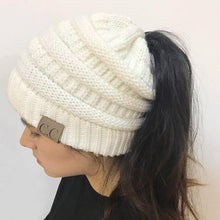 Lade das Bild in den Galerie-Viewer, Soft Knit Beanie