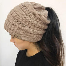 Lade das Bild in den Galerie-Viewer, Soft Knit Beanie