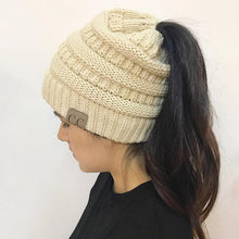 Lade das Bild in den Galerie-Viewer, Soft Knit Beanie