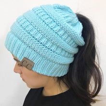 Lade das Bild in den Galerie-Viewer, Soft Knit Beanie