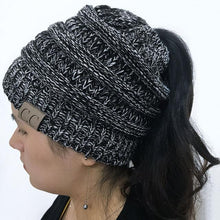 Lade das Bild in den Galerie-Viewer, Soft Knit Beanie