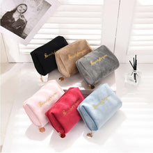 Load image into Gallery viewer, Trousse de Toilette Brodée en Flanelle ciaovie
