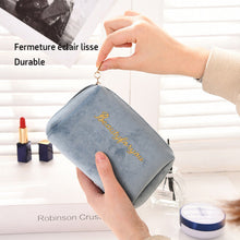 Load image into Gallery viewer, Trousse de Toilette Brodée en Flanelle ciaovie
