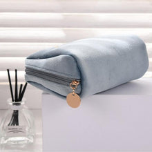 Load image into Gallery viewer, Trousse de Toilette Brodée en Flanelle ciaovie
