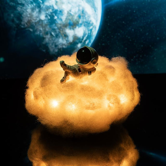 Astronaut Cloud LED Color Lamp nebula-light.com