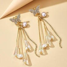 Lade das Bild in den Galerie-Viewer, Luxury Crystal Butterfly Stud Earrings Dazzling Rhinestone Imitation Pearl Tassel Dangle Drop Earrings for Women Party Jewelry
