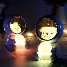 Lade das Bild in den Galerie-Viewer, Pet Astronaut Lamp nebula-light.com
