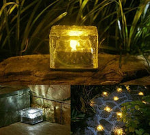 Lade das Bild in den Galerie-Viewer, SOLAR-POWERED GLASS BRICK PATH LIGHT
