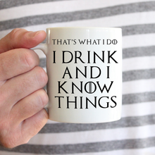 Lade das Bild in den Galerie-Viewer, That's What I Do I Drink and I Know Things Mug
