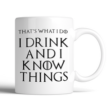 Lade das Bild in den Galerie-Viewer, That's What I Do I Drink and I Know Things Mug

