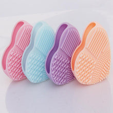 Load image into Gallery viewer, Heart Shape Makeup Brush Cleaning
