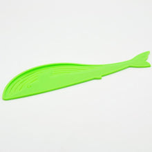 Lade das Bild in den Galerie-Viewer, Whale Shaped Plastic Pot Straine
