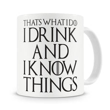 Lade das Bild in den Galerie-Viewer, That's What I Do I Drink and I Know Things Mug
