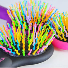 Lade das Bild in den Galerie-Viewer, Volumizing Rainbow Brush
