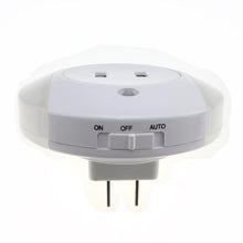 Lade das Bild in den Galerie-Viewer, Intelligent sensor LED night light with 2 phone chargers
