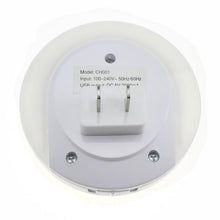 Lade das Bild in den Galerie-Viewer, Intelligent sensor LED night light with 2 phone chargers
