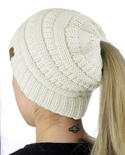 Lade das Bild in den Galerie-Viewer, Ponytail Knit Beanie
