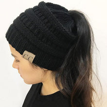 Lade das Bild in den Galerie-Viewer, Soft Knit Beanie
