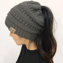 Lade das Bild in den Galerie-Viewer, Soft Knit Beanie
