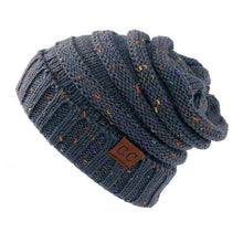 Lade das Bild in den Galerie-Viewer, Soft Knit Beanie

